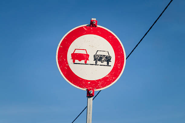 traffic sign indicates overtaking prohibition