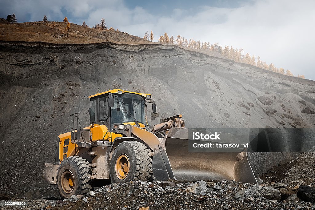 Front Loader Works Front Loader Earth Mover At Work Stock Photo - Download Image Now ...