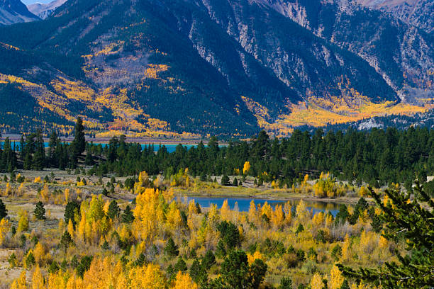istock The Beautiful Twin Lakes By the Mountains 2222990326