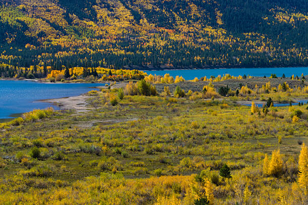 istock The Beautiful Twin Lakes By the Mountains 2222990350