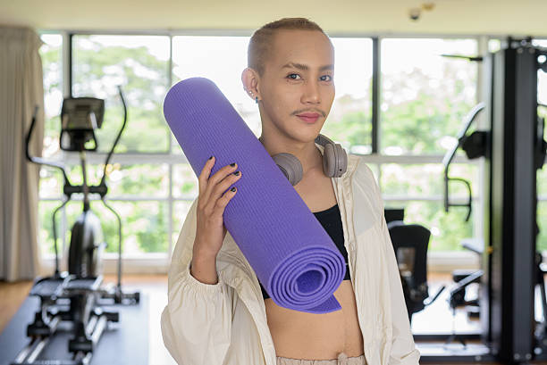 Non-binary person exercising in gym wearing sportswear Non-binary Asian person exercising in gym wearing sportswear transgender-athletes stock pictures, royalty-free photos & images