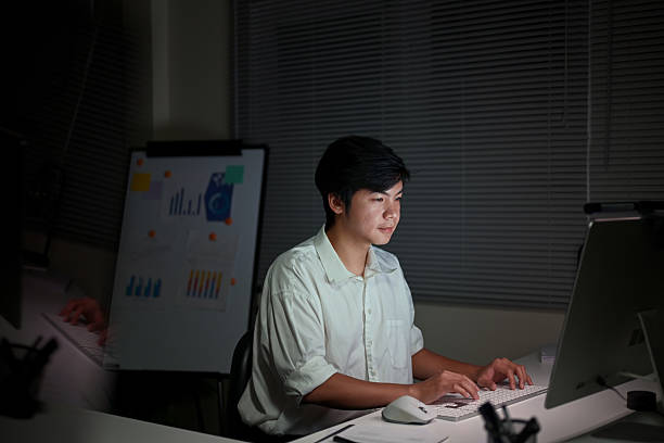 istock Focused businessman staying late to complete important projects,in a dimly lit office. 2223180525