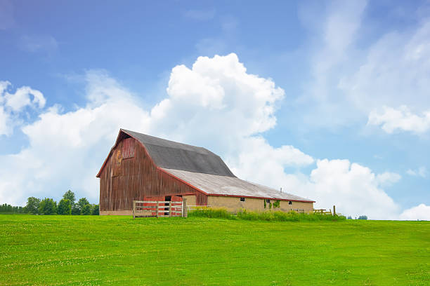 istock Old Weatherefd Bsrn- Boone County, Indiana 2223252822