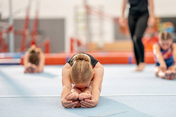Balance. flexible cute little girl child gymnast doing acrobatic exercise using rope. sport, training, rhythmic gymnastics, active lifestyle concept, starting pose