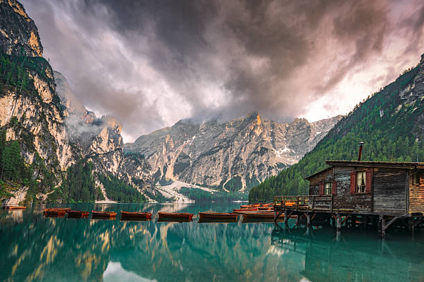 istock Lago di Braies Oder Wildsee Wildsee in italienischen Alpen 2223395614