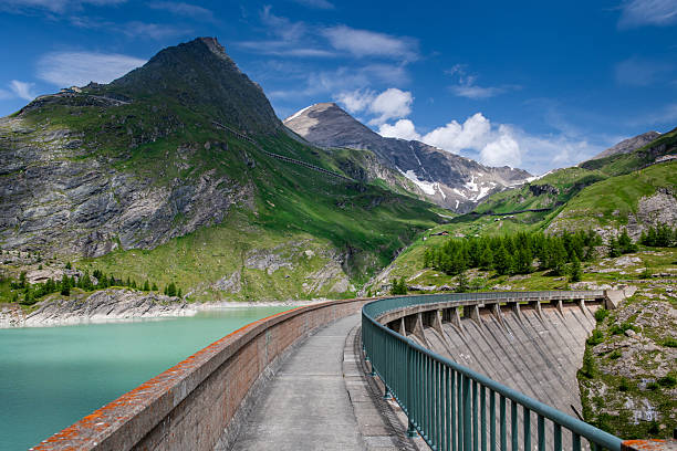 Nestled gently between snow-capped mountains and glaciers, right on the edge of the High Tauern National Park, are the Mooserboden and Wasserfallboden reservoirs. In the post-war years, a legend arose in the Kaprun Valley that can still be experienced today on a visit to the Kaprun high mountain reservoirs.