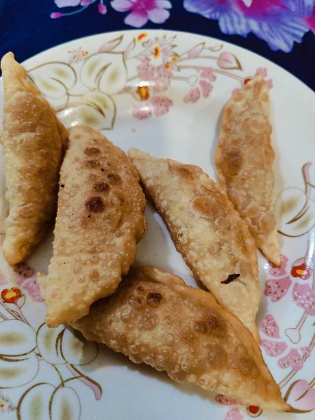 istock Close up of traditional indian deep-fried samosas. 2223434996