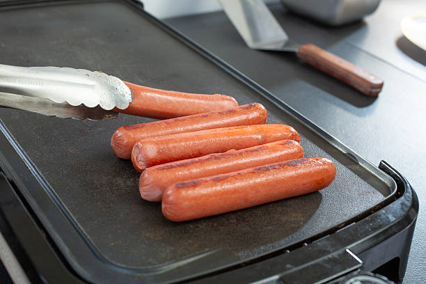 istock tongs grabs franks 2223493139