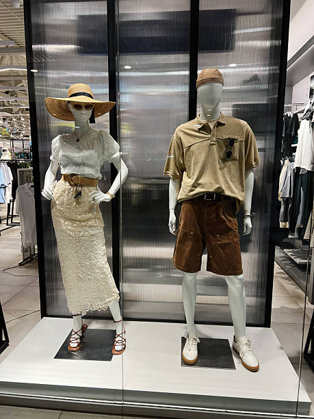 istock Stylish mannequin summer display in modern retail clothing store setting 2223550306