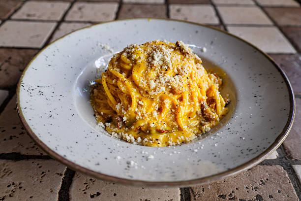 Carbonara Clássica: Espaguete Cremoso Italiano - receita deliciosa profissional - passo 1