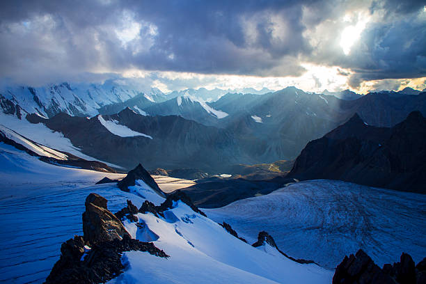 Mountaineers ascending the snowy slopes of pico de orizaba, mexico's highest peak, at sunrise