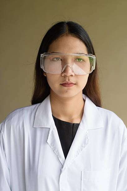 istock Scientist woman wearing lab coat and goggles 2223931338