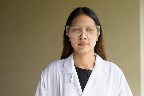 istock Scientist woman wearing lab coat and goggles 2223931442