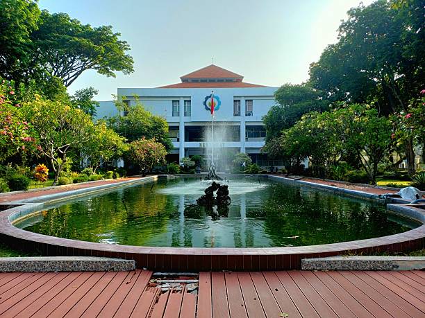 Public research university.