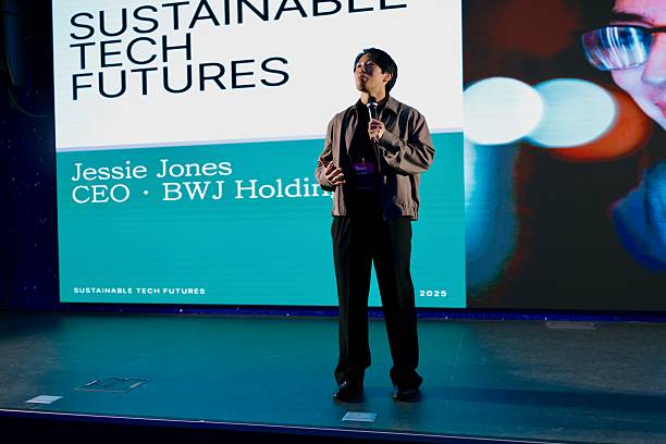 istock Confident presenter discussing innovative ideas in technology at a professional conference. 2224110966