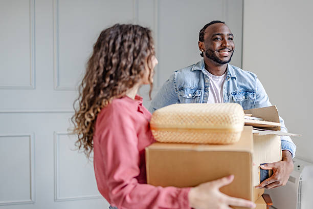 istock Domestic move-in scene with couple 2224112252