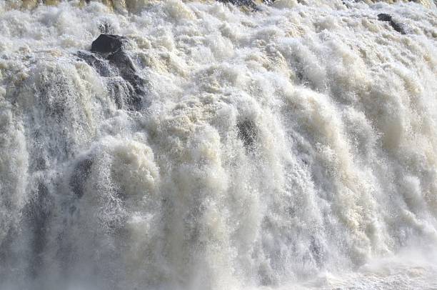Two enormous rivers that have a huge flow of fresh water cross much of Venezuela.