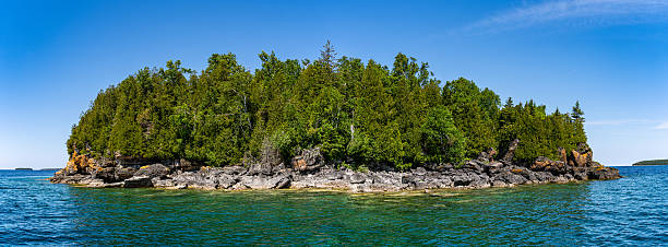 istock Panoramic view of Middle Island in Tobermory. 2224528242