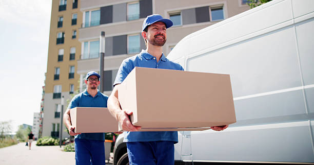 istock Skilled Movers Ensure Timely Delivery Of Packages 2224573344