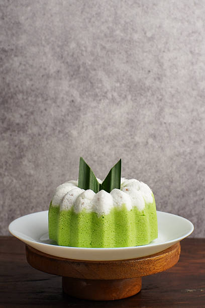 Indonesian Pandan Steamed Cake (Putu Ayu)