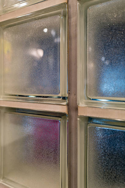 istock Geometric Pattern Glass Block Wall、Close-up of Light-Reflecting Glass Squares 2224801880