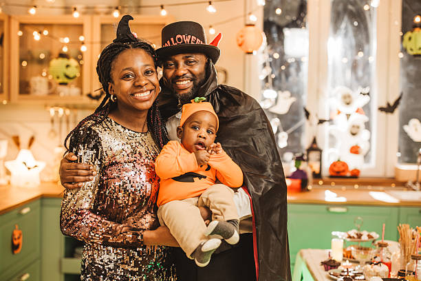 istock Halloween party at home 2224888137