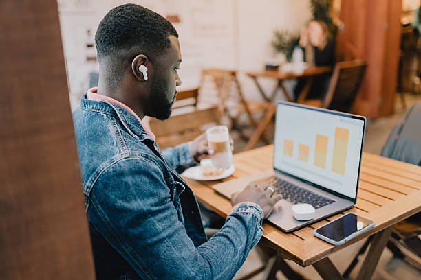 istock Entrepreneur reviewing growth chart on laptop at cafe 2225132081