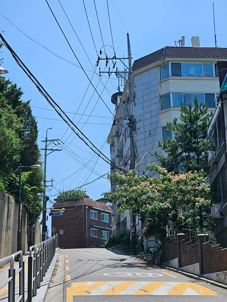 istock Seoul Alley Road 2225312067