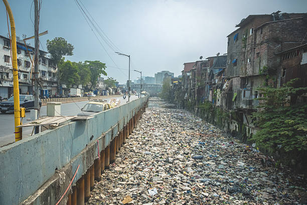river full of rubbish in Mumbai´s largest slum