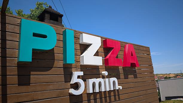 This vibrant and eyecatching Pizza Signboard unmistakably indicates a prompt and quick service