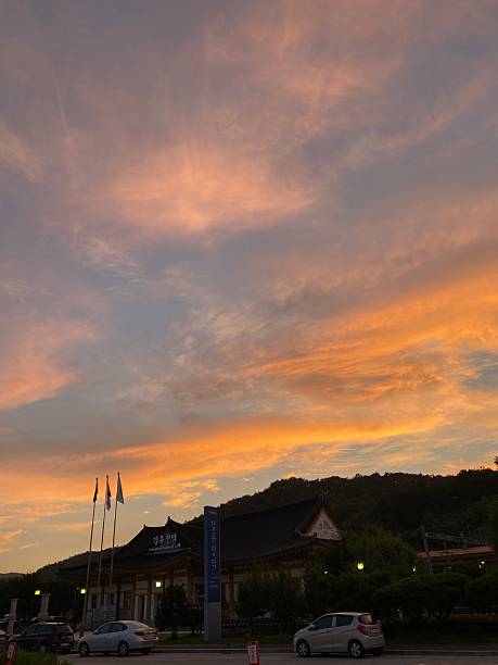 istock South Korea‘s subway station and sunset 2225621108
