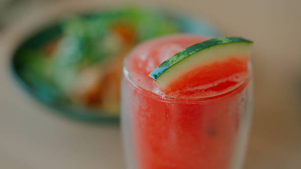 Drink Refrescante Sem Álcool: Melancia, Maracujá e Tomilho - receita deliciosa profissional - passo 2