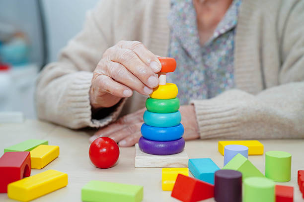 asian elderly woman playing enhancing skill board game. - brain games hình ảnh sẵn có, bức ảnh & hình ảnh trả phí bản quyền một lần