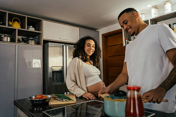 istock Couple preparing lunch together 2226004018