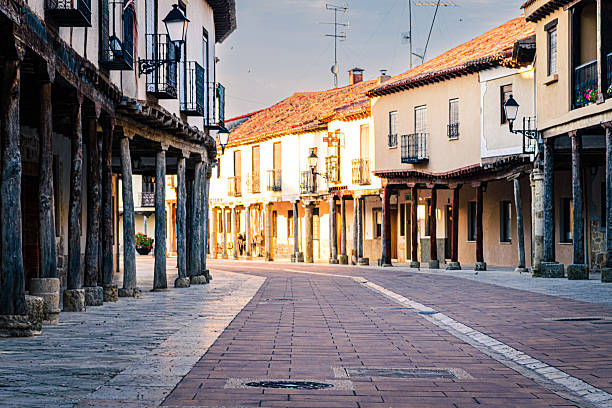 istock Ampudia Street in DaylightNecesito que 2226027863