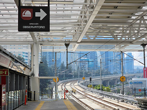 santa fe station of the el insurgente interurban train that connects mexico city with toluca integrated into the transportation system that is integrated mobility - toluca mexico photos et images de collection