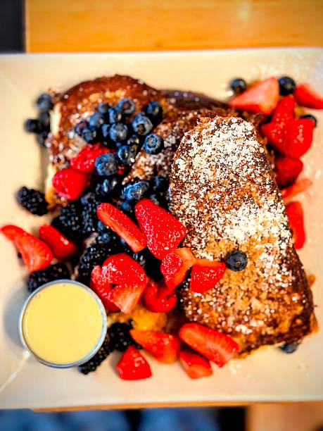 French toast with berries