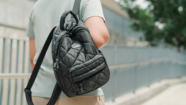 Click-close straps for locking