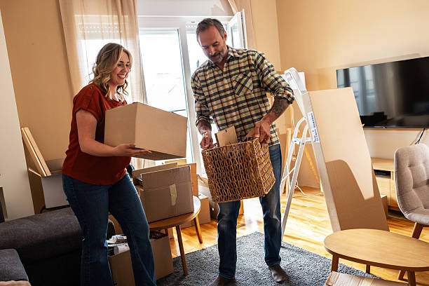 istock A married couple is moving into their new apartment. 2226337105