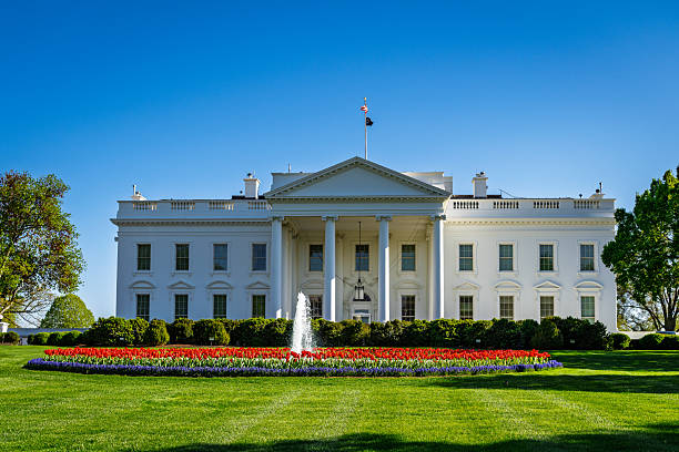 istock White House on a Sunny Day 2226540745