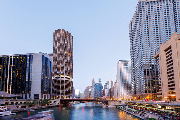 istock Scenic view of downtown Chicago during sunset 2226618393
