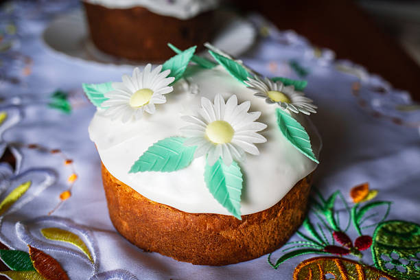 istock Easter cake with daisy flowers decoration 2226955404