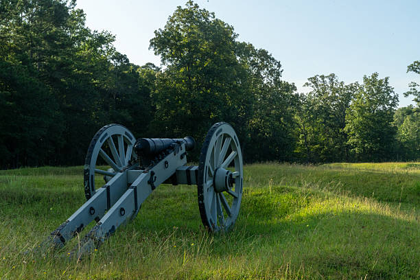 istock A revolutionary war cannon defending a fort 2227144281