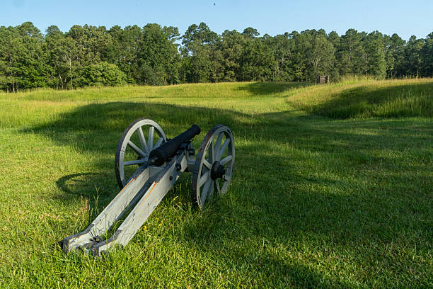 istock A revolutionary war cannon defending a fort 2227144608