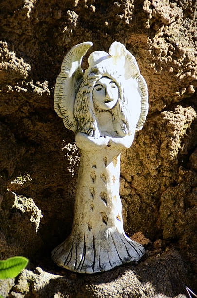 Representation of an angel decorating a square garden