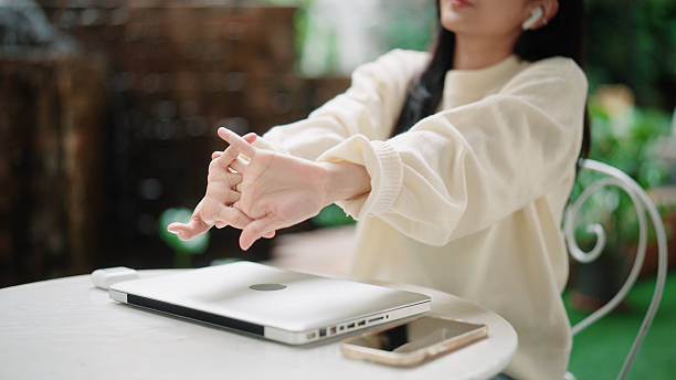 Work’s wrapped up, so it’s time to log off and refresh with a quick stretch.