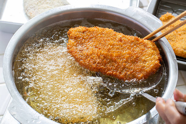 Popular Japanese dish pork cutlet, cooking scene