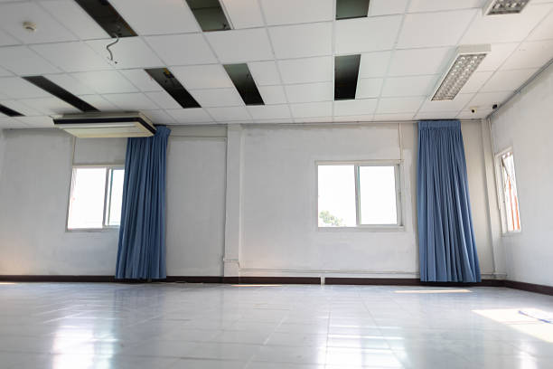 The ceiling in the empty room is being renovated. Home improvement ideas.