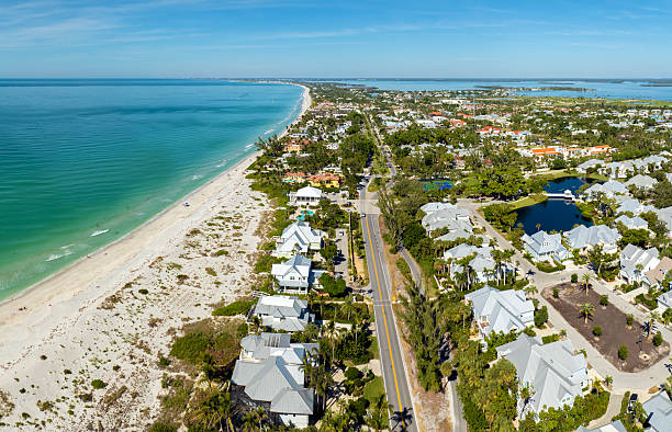 istock Premium housing development in the USA. Expensive waterfront houses between green palm trees in Boca Grande, small town on Gasparilla Island in southwest Florida 2228234785