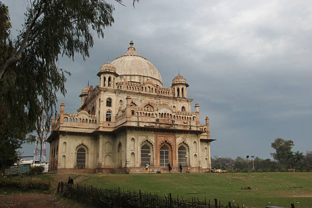 Tomb of Saadat Ali Khan
